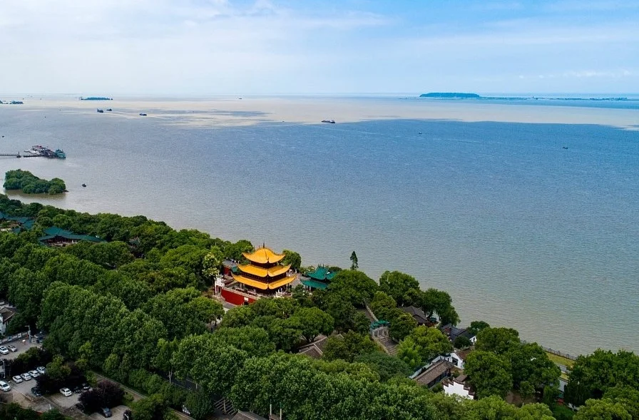 Hồ Động Đình nhìn từ phía lầu Nhạc Dương